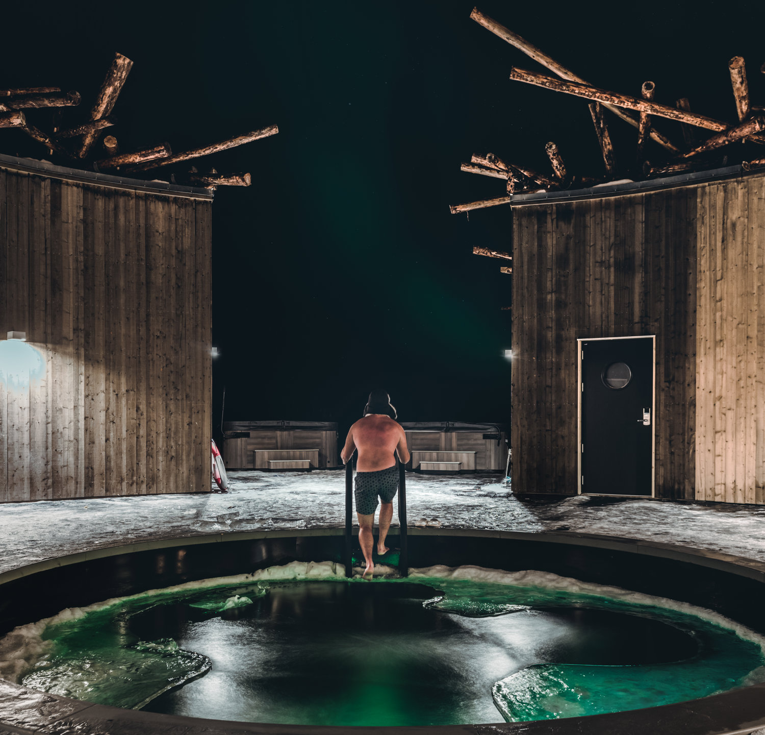 Kallbad i Norrland – kontrasten mellan hetta och is.